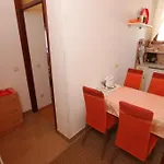 By The Sea Apartman *
