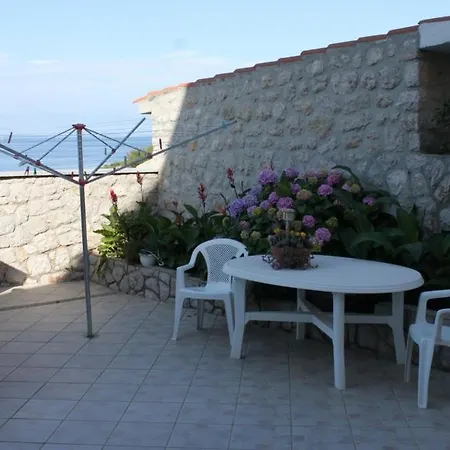By The Sea Apartment *