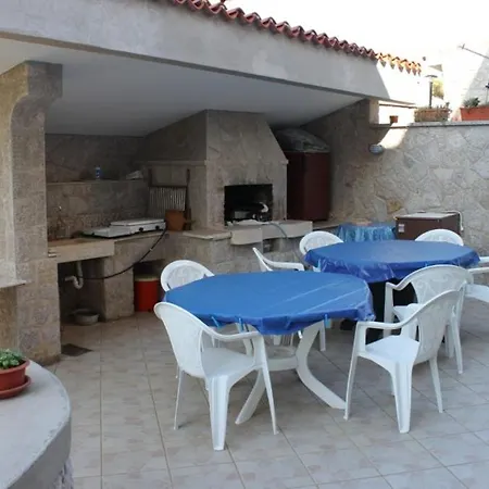 By The Sea Apartment *